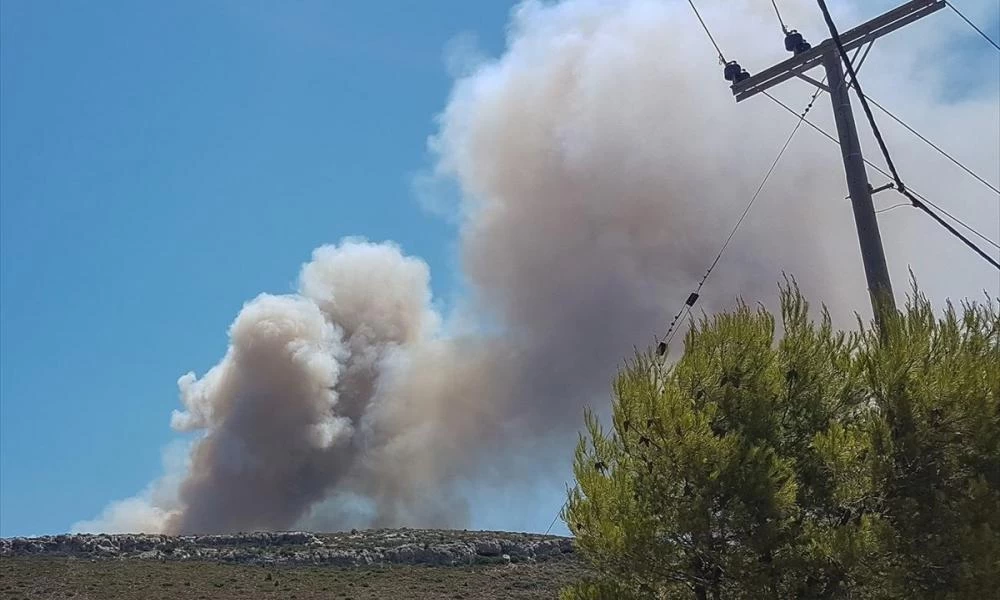 Πολίτης καταγγέλει ύποπτες κινήσεις στο Λαύριο πριν την πυρκαγιά στο Σούνιο
